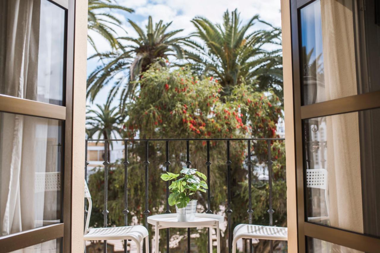 Plaza De La Laguna By Dulce